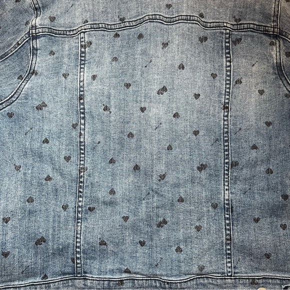 Torrid Medium-Wash Heart Arrows Denim Trucker Jacket SIZE 2 Sold Out Online - Picture 4 of 14
